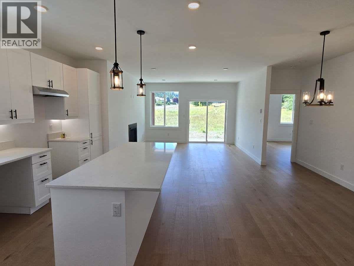 2715 Golf Course Drive Unit# 30, Blind Bay, BC - Indoor Photo Showing Kitchen