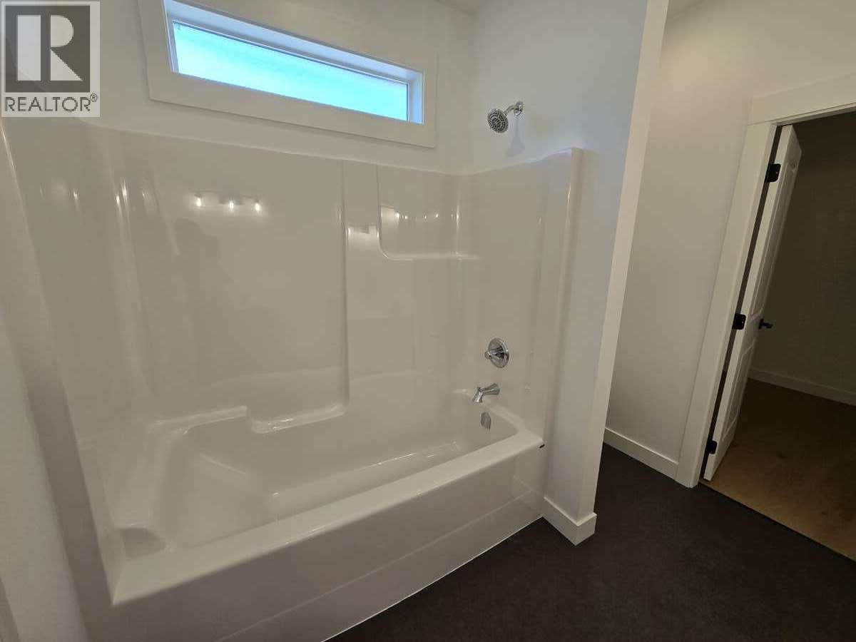 2715 Golf Course Drive Unit# 30, Blind Bay, BC - Indoor Photo Showing Bathroom