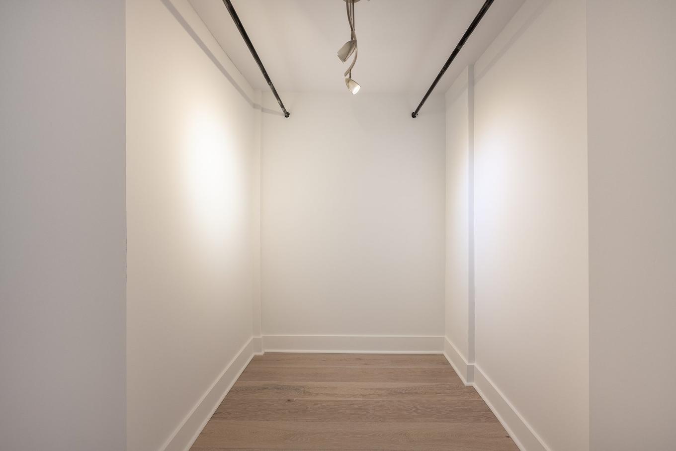 Penderie (Walk-in) - 15-1520 Av. Du Docteur-Penfield, Montréal (Ville-Marie), QC - Indoor Photo Showing Other Room