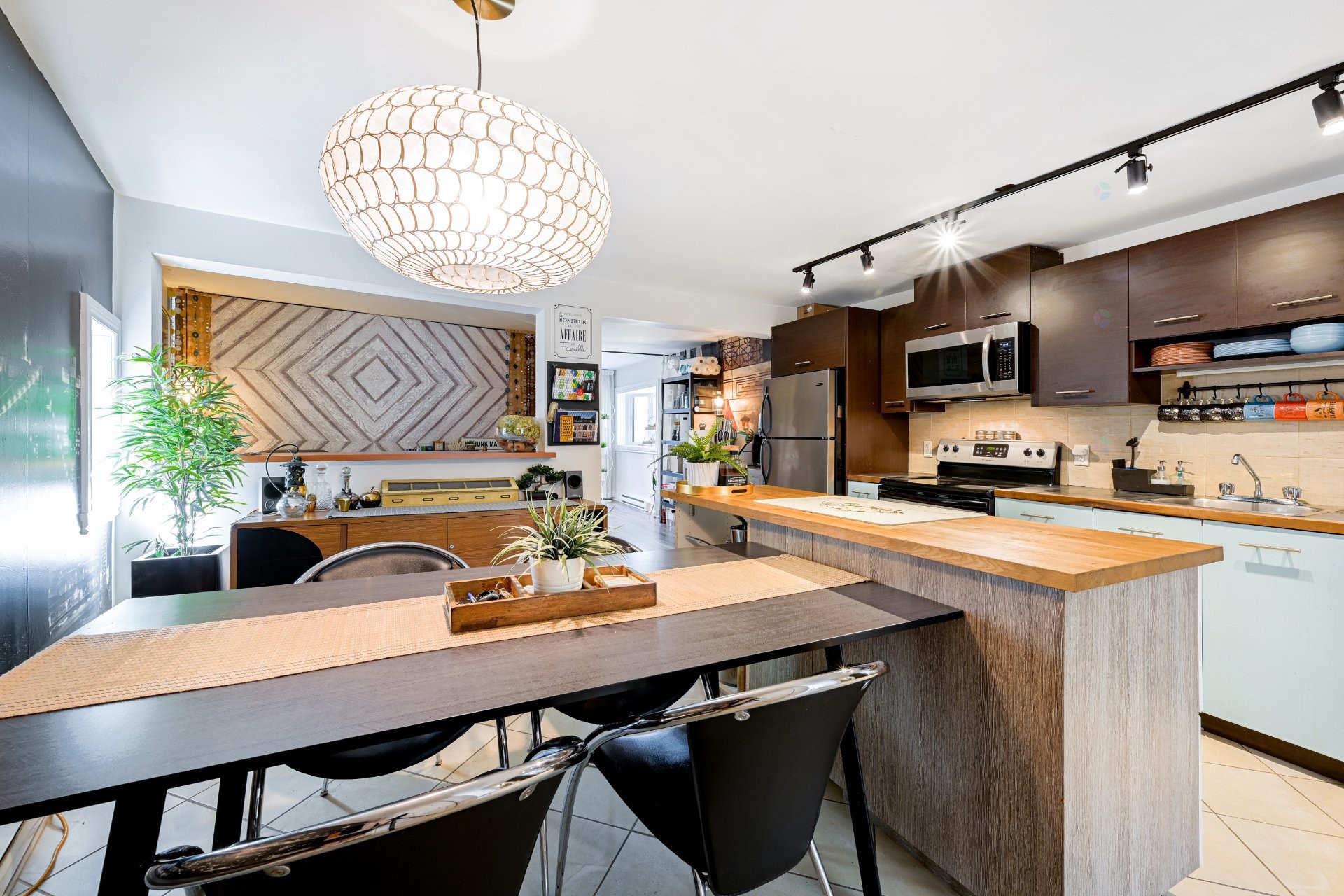 Dining Room - 13 Rue Alfred, Laval (Sainte-Rose), QC - Indoor