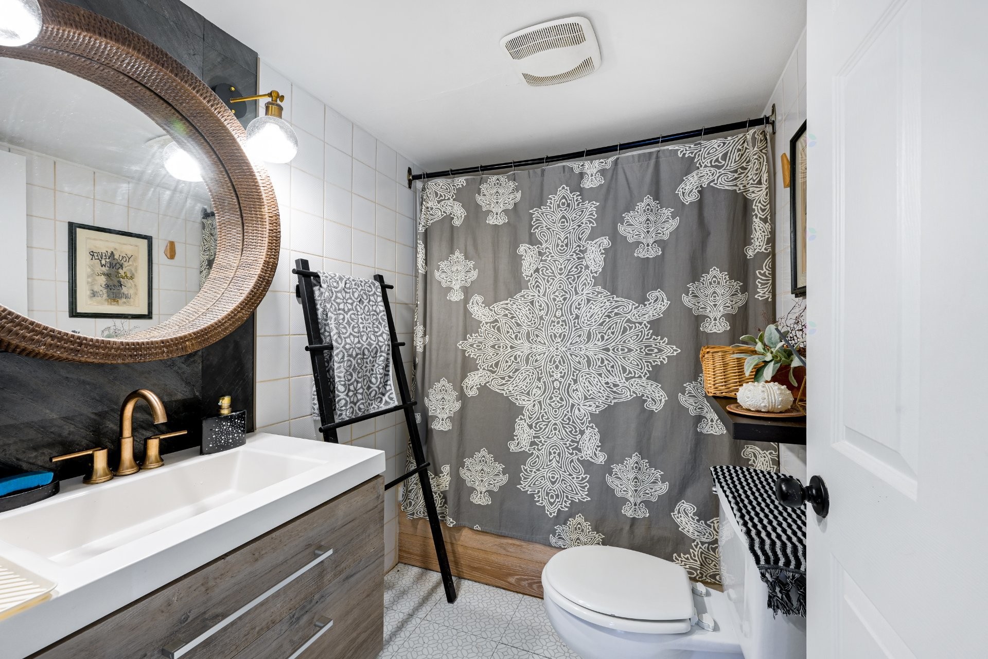 Bathroom - 13 Rue Alfred, Laval (Sainte-Rose), QC - Indoor Photo Showing Bathroom