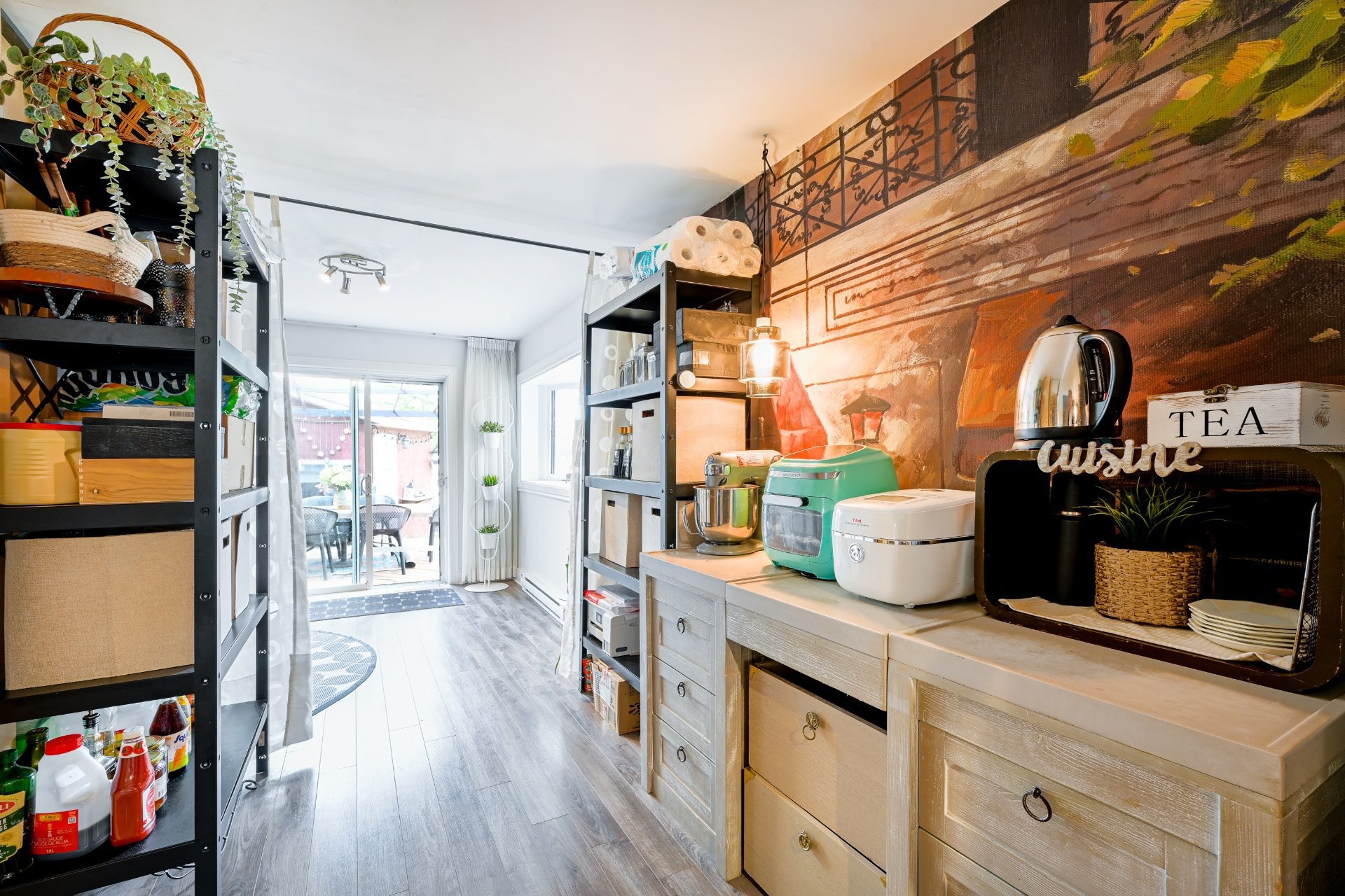 Dinette - 13 Rue Alfred, Laval (Sainte-Rose), QC - Indoor