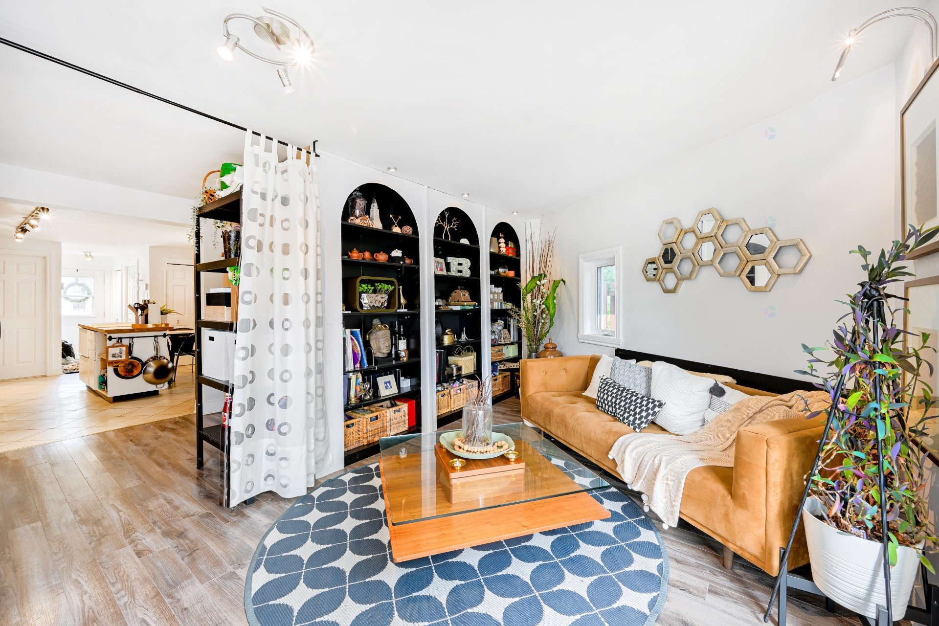 Living Room - 13 Rue Alfred, Laval (Sainte-Rose), QC - Indoor