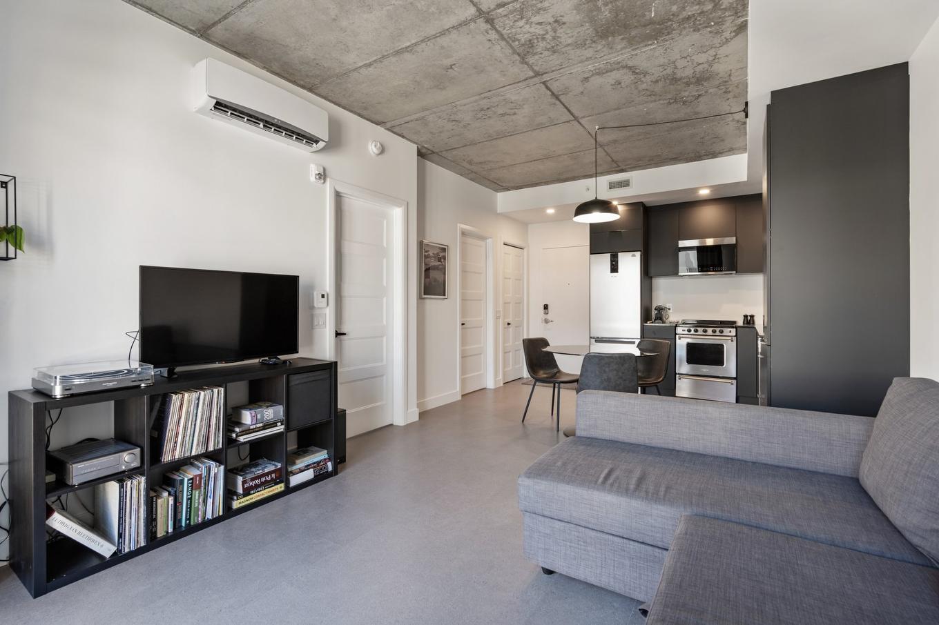 Overall view - 606-735 Boul. Charest E., Québec (La Cité-Limoilou), QC - Indoor Photo Showing Living Room