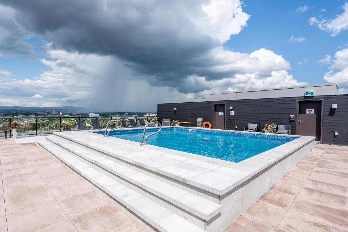 Pool - 606-735 Boul. Charest E., Québec (La Cité-Limoilou), QC - Outdoor