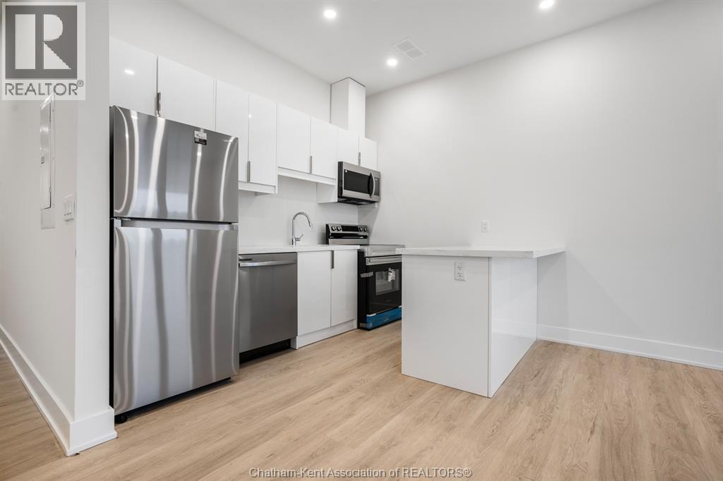 153 King Street Unit# 9, Chatham, ON - Indoor Photo Showing Kitchen