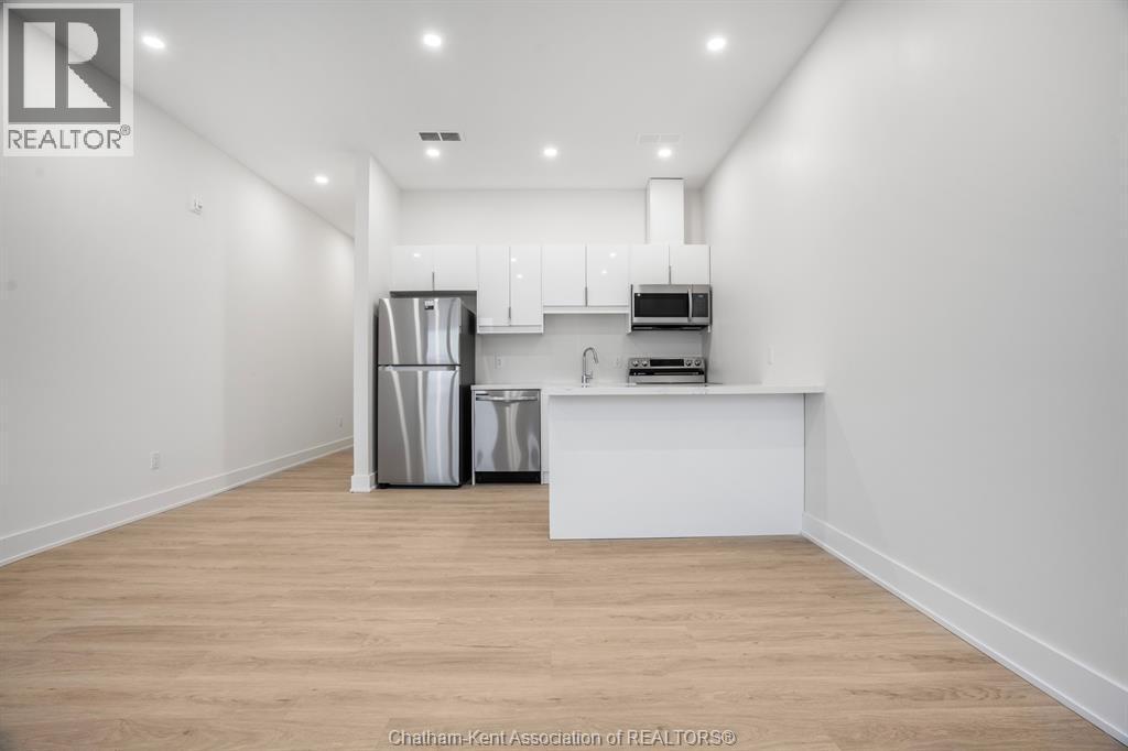 153 King Street Unit# 9, Chatham, ON - Indoor Photo Showing Kitchen