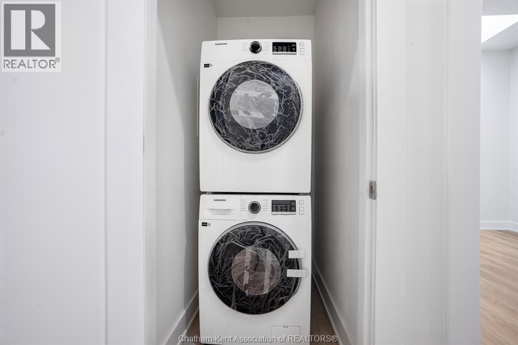 153 King Street Unit# 9, Chatham, ON - Indoor Photo Showing Laundry Room