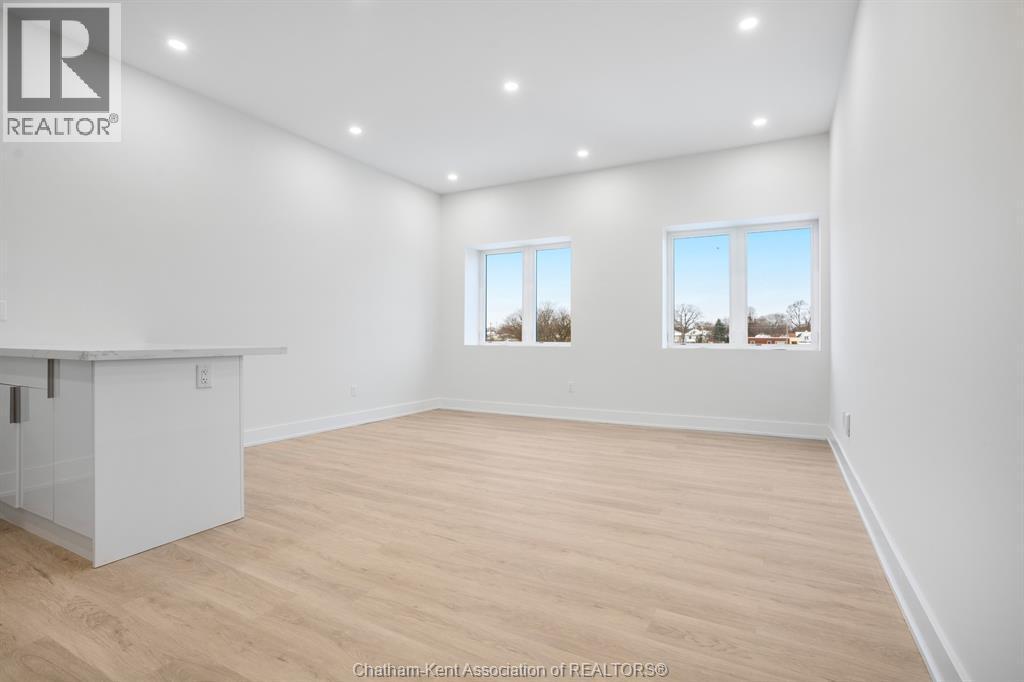 153 King Street Unit# 9, Chatham, ON - Indoor Photo Showing Other Room