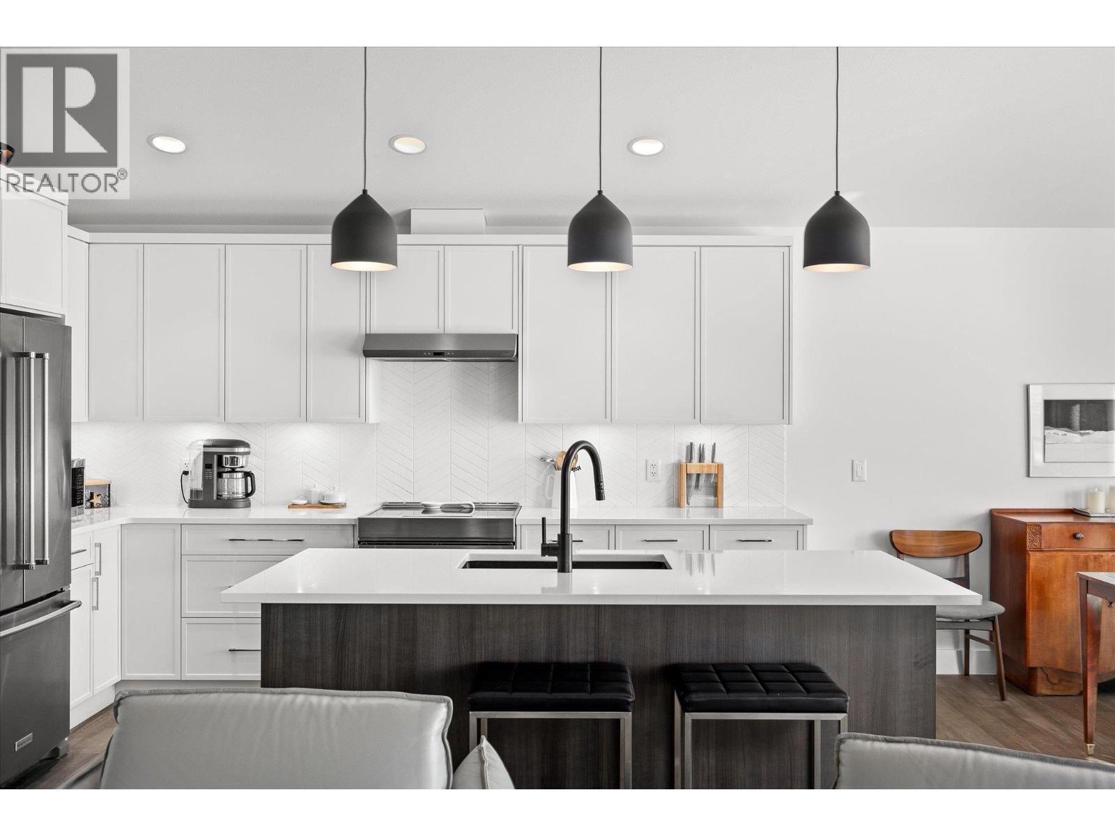 3938 Cimarron Drive Lot# 126, Kelowna, BC - Indoor Photo Showing Kitchen With Upgraded Kitchen