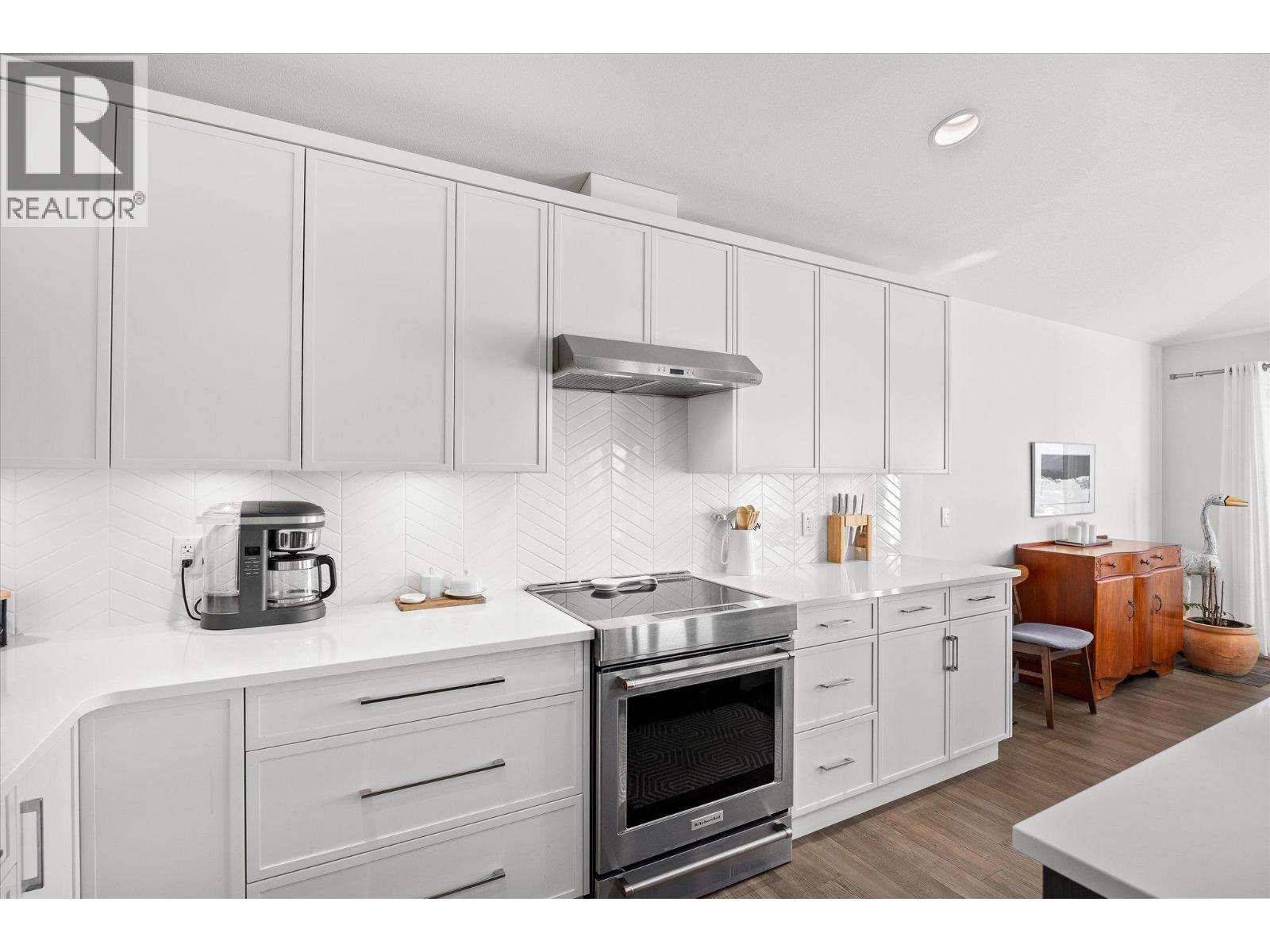 3938 Cimarron Drive Lot# 126, Kelowna, BC - Indoor Photo Showing Kitchen With Upgraded Kitchen