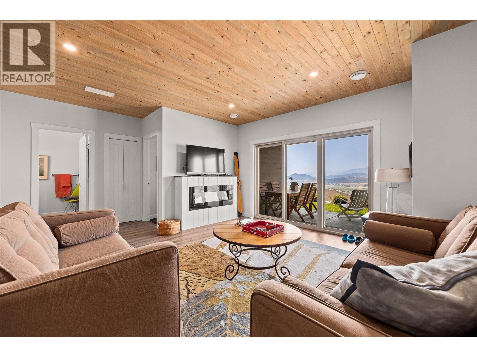 3938 Cimarron Drive Lot# 126, Kelowna, BC - Indoor Photo Showing Living Room