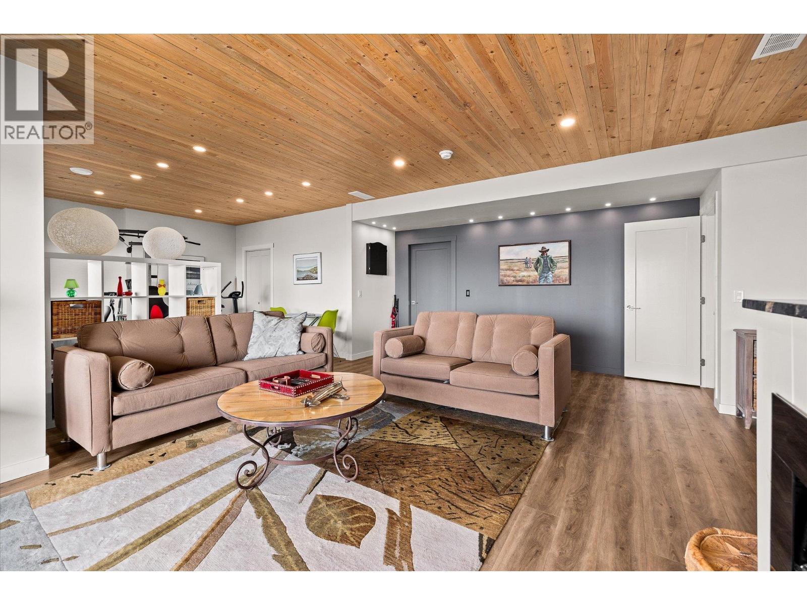 3938 Cimarron Drive Lot# 126, Kelowna, BC - Indoor Photo Showing Living Room