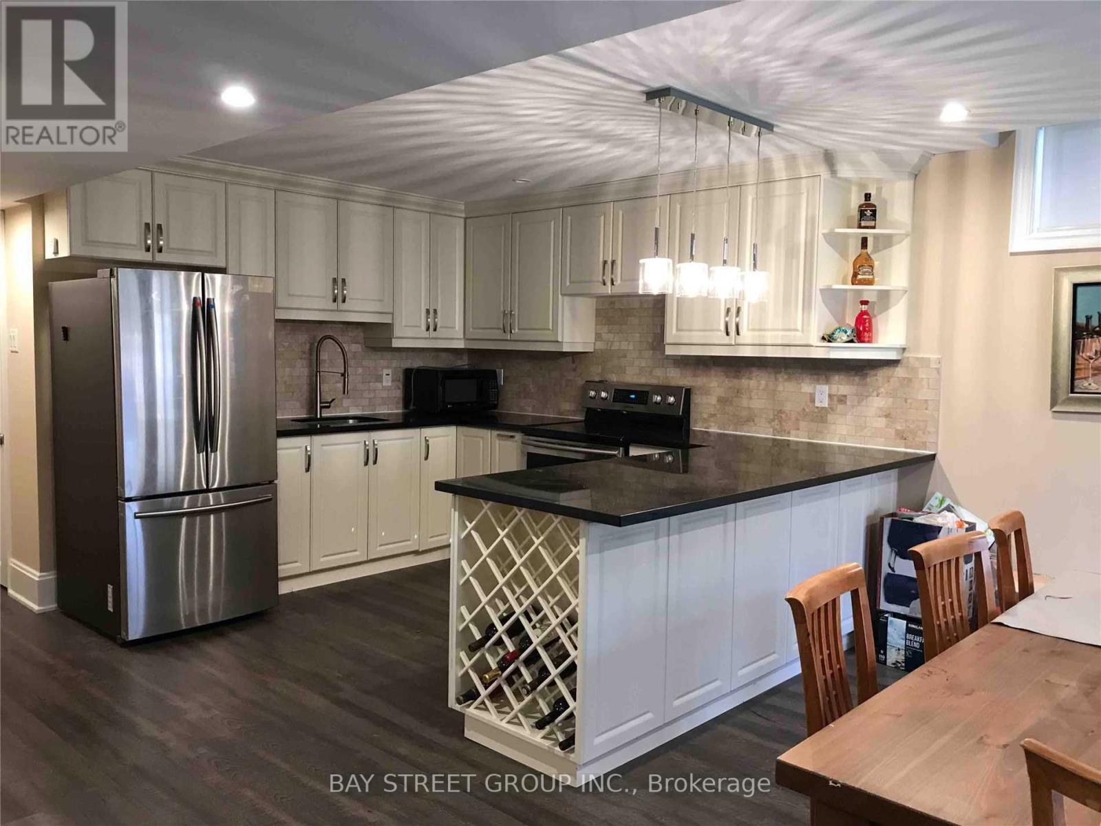 109 Hua Du Avenue, Markham, ON - Indoor Photo Showing Kitchen
