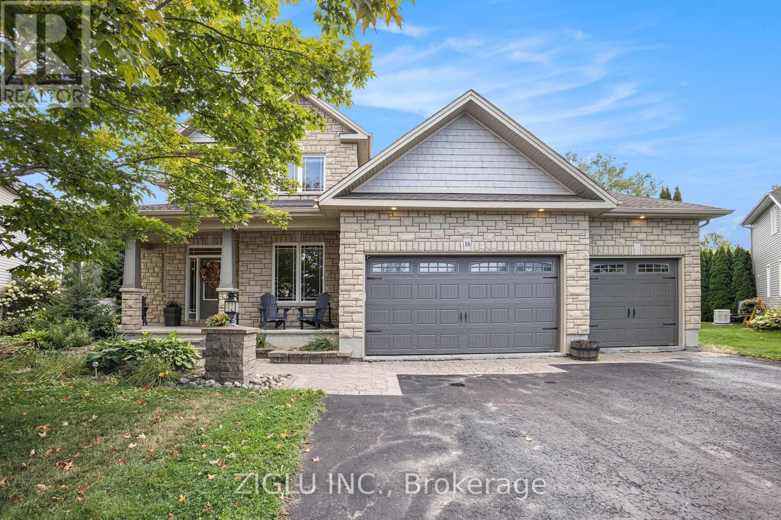 38 Oradea Crescent, Ottawa, ON - Outdoor With Facade
