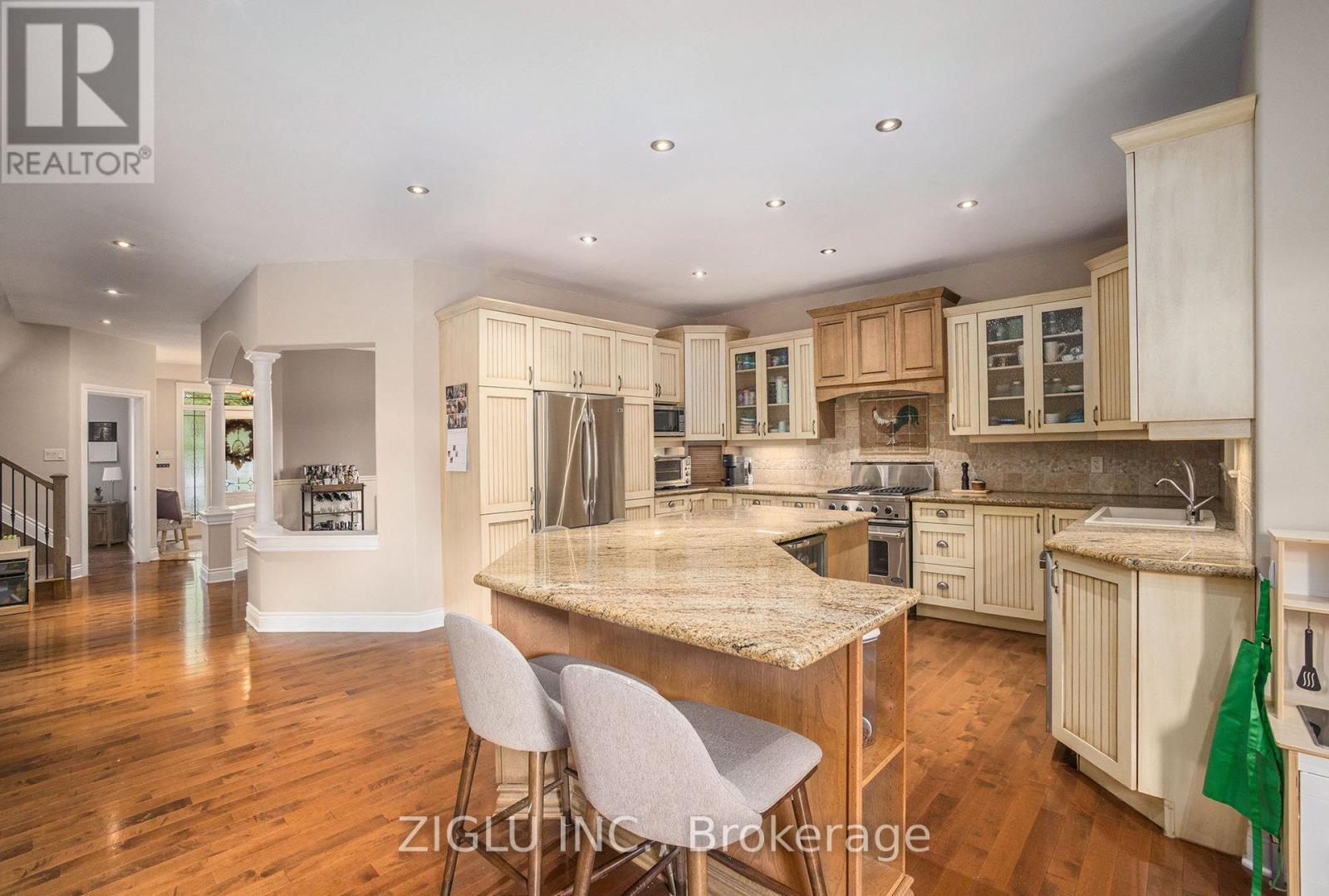 38 Oradea Crescent, Ottawa, ON - Indoor Photo Showing Kitchen