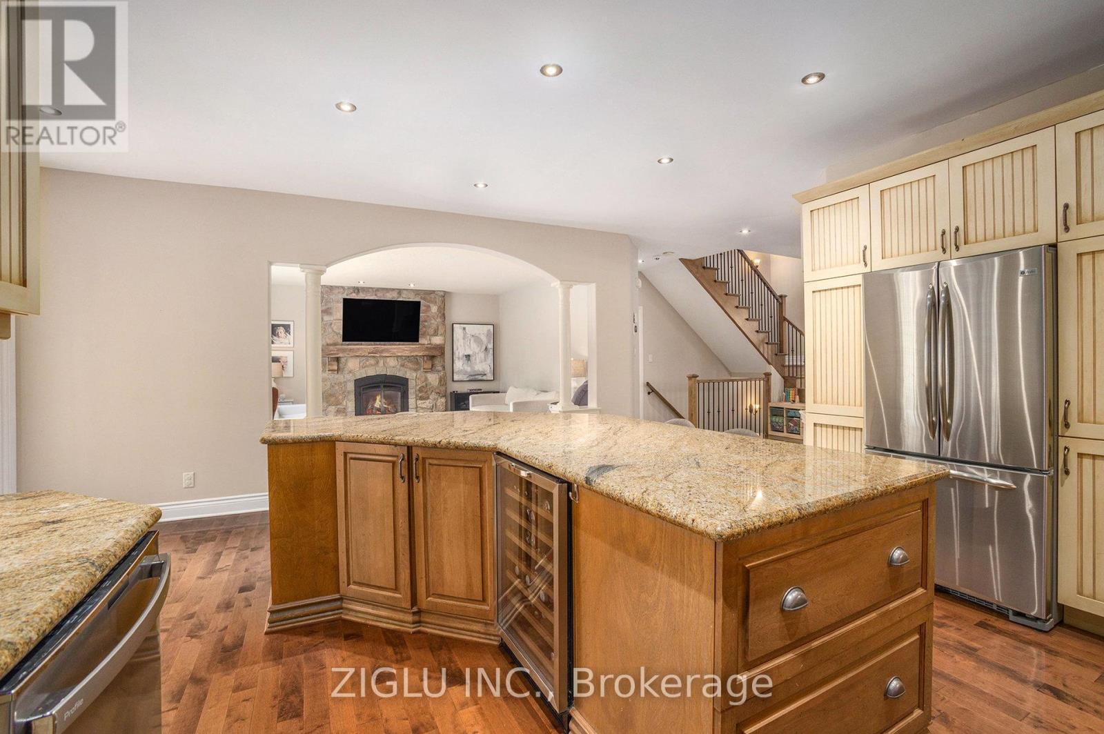 38 Oradea Crescent, Ottawa, ON - Indoor Photo Showing Kitchen