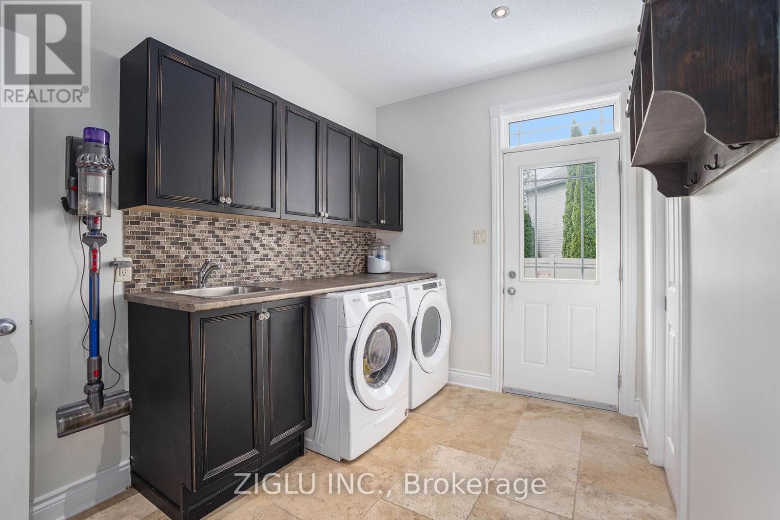 38 Oradea Crescent, Ottawa, ON - Indoor Photo Showing Laundry Room