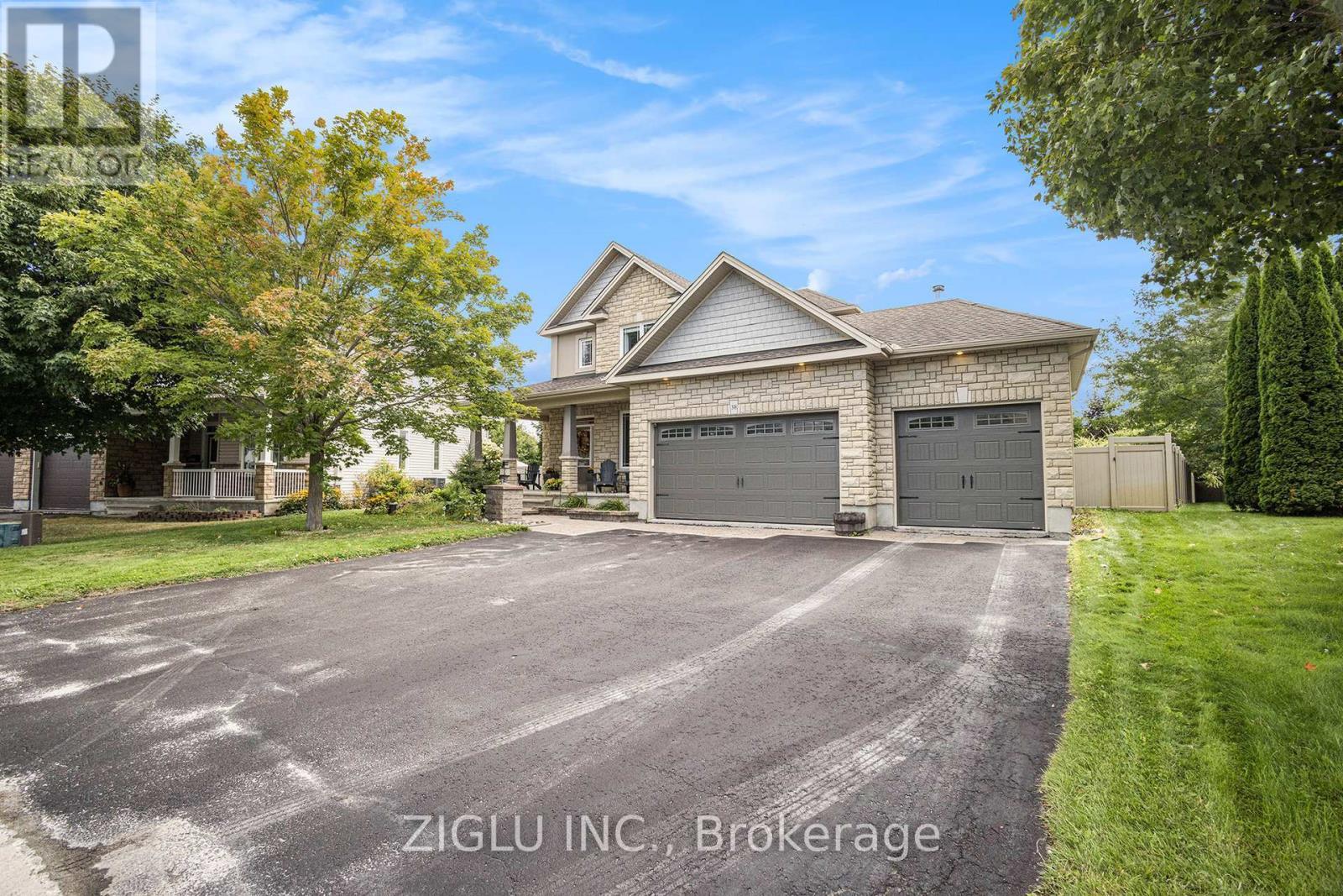 38 Oradea Crescent, Ottawa, ON - Outdoor With Facade