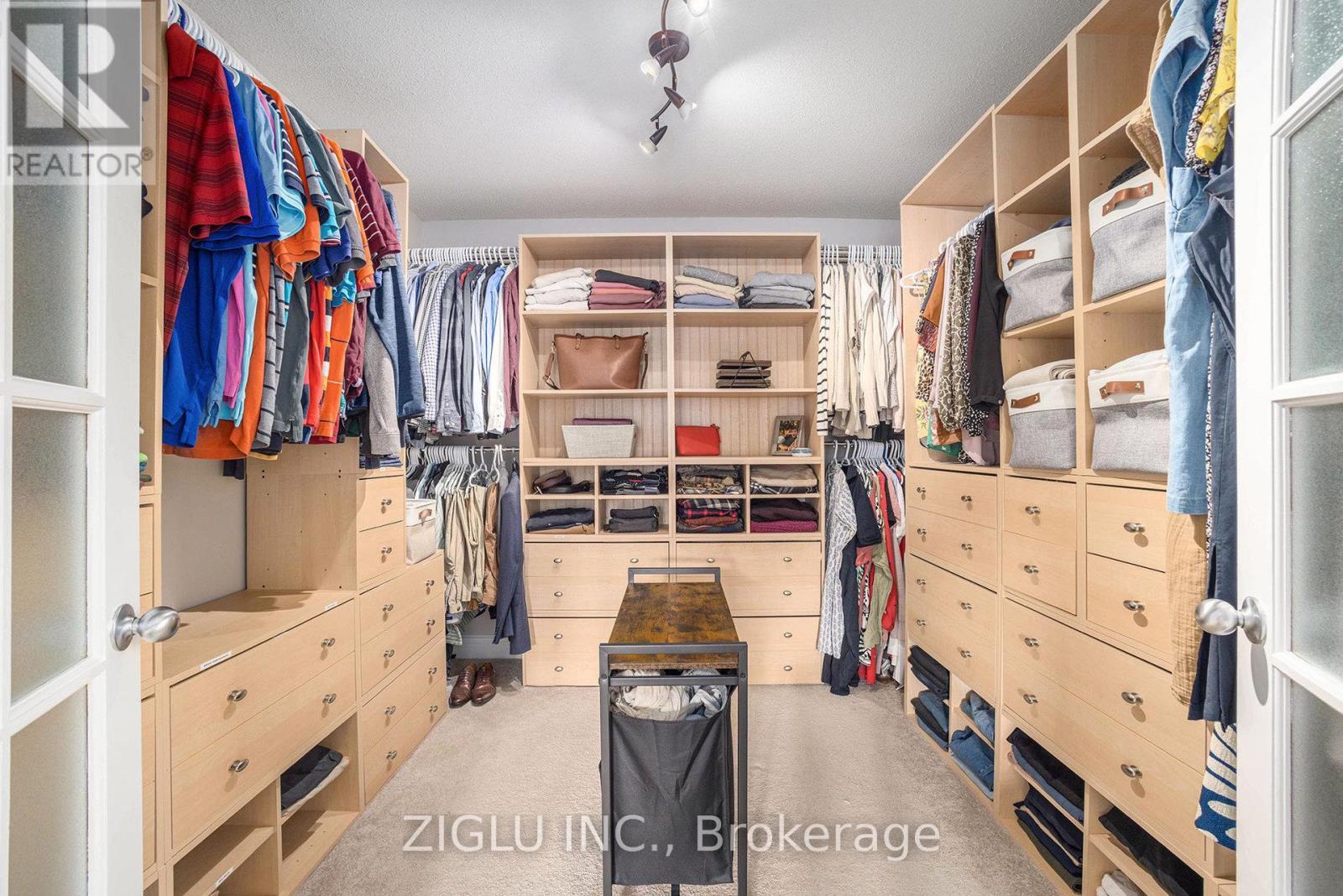 38 Oradea Crescent, Ottawa, ON - Indoor With Storage