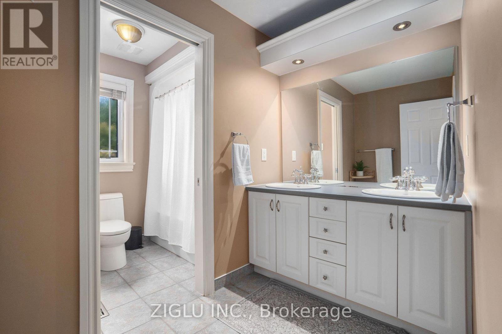 38 Oradea Crescent, Ottawa, ON - Indoor Photo Showing Bathroom