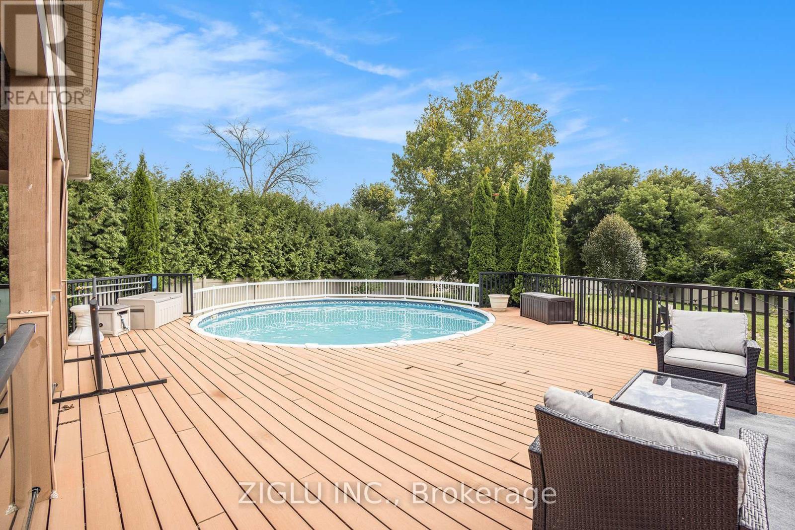 38 Oradea Crescent, Ottawa, ON - Outdoor With Above Ground Pool