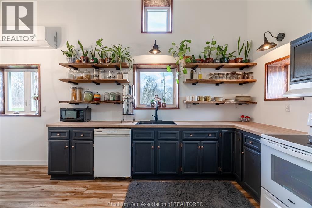 1357 Smith Falls Road, Dawn-Euphemia, ON - Indoor Photo Showing Kitchen