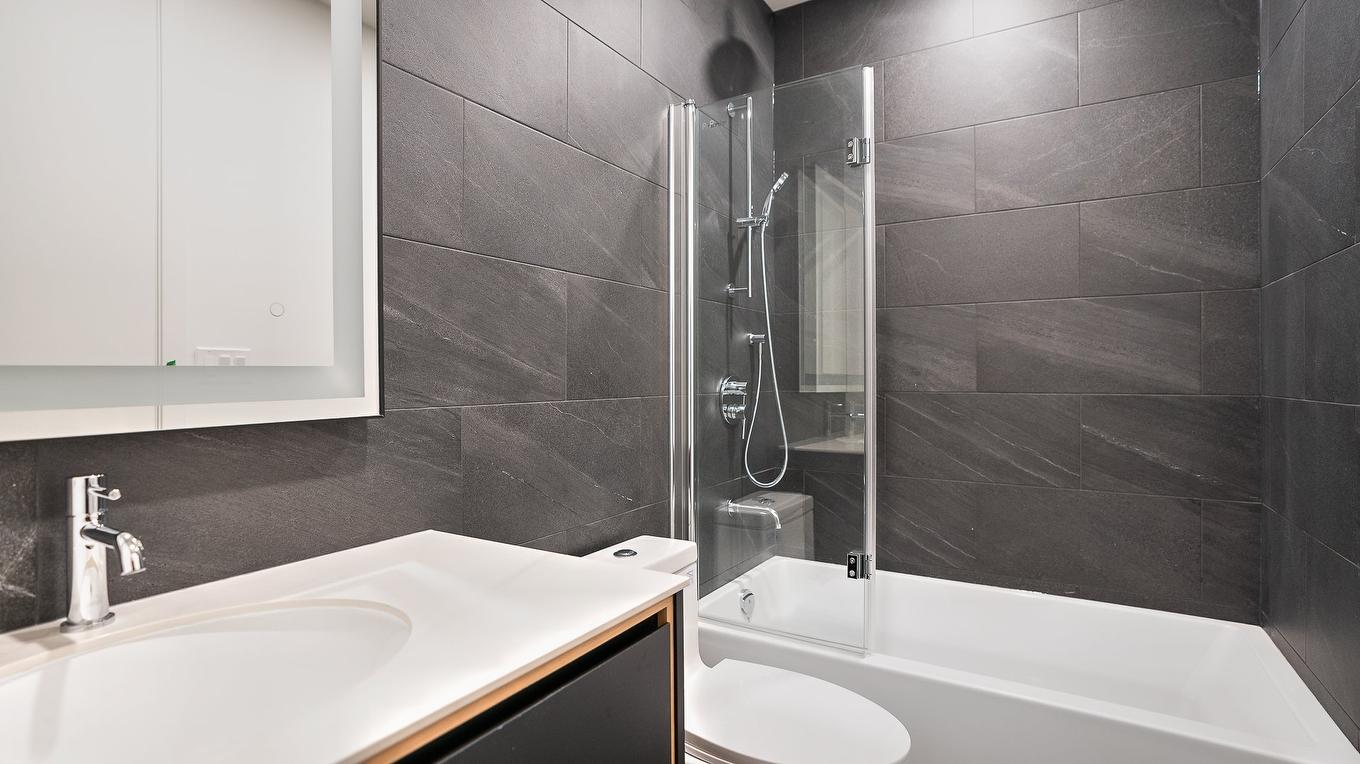 Salle de bains - 3709-1020 Rue De La Montagne, Montréal (Ville-Marie), QC - Indoor Photo Showing Bathroom