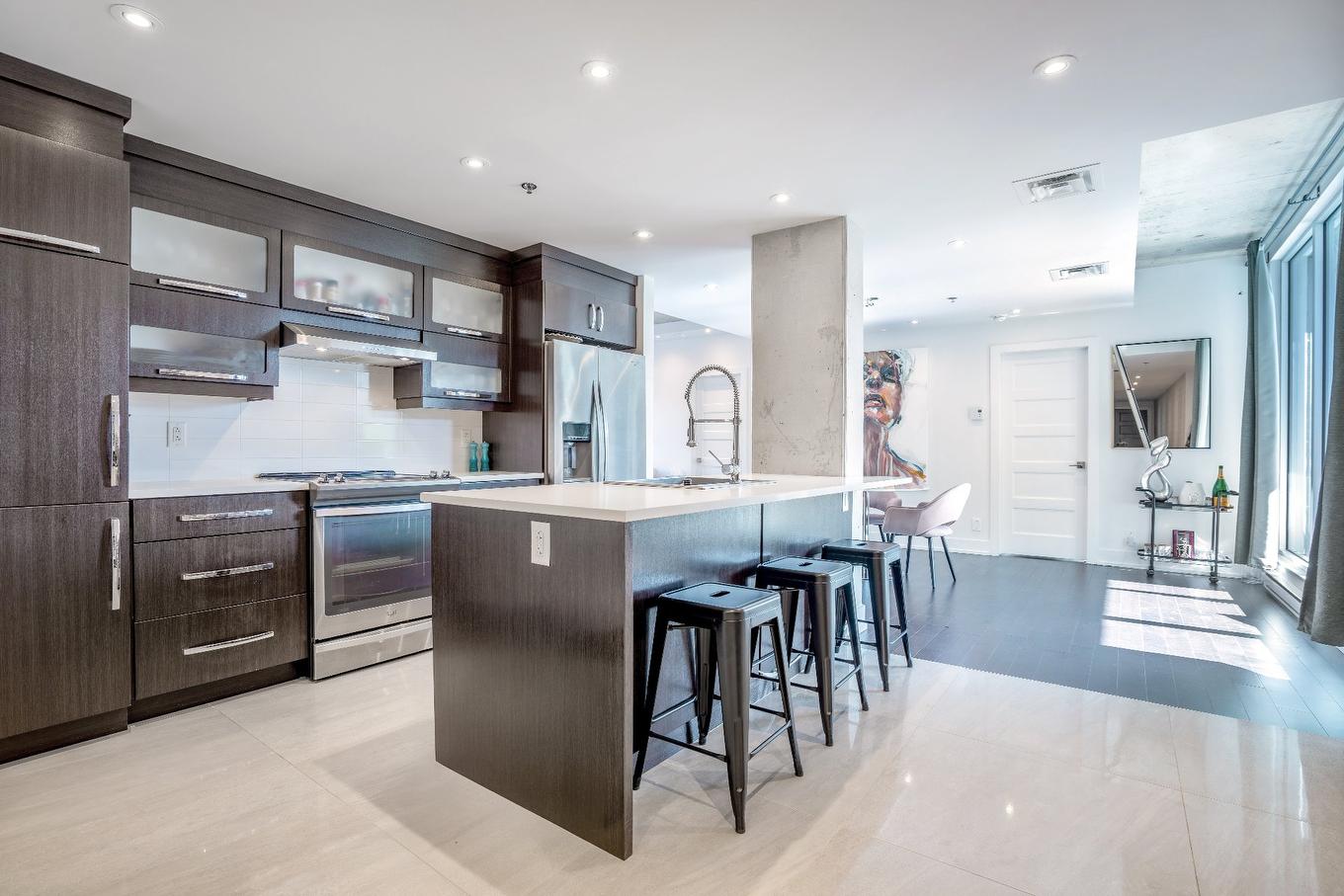 Kitchen - 613-711 Rue De La Commune O., Montréal (Ville-Marie), QC - Indoor Photo Showing Kitchen With Upgraded Kitchen
