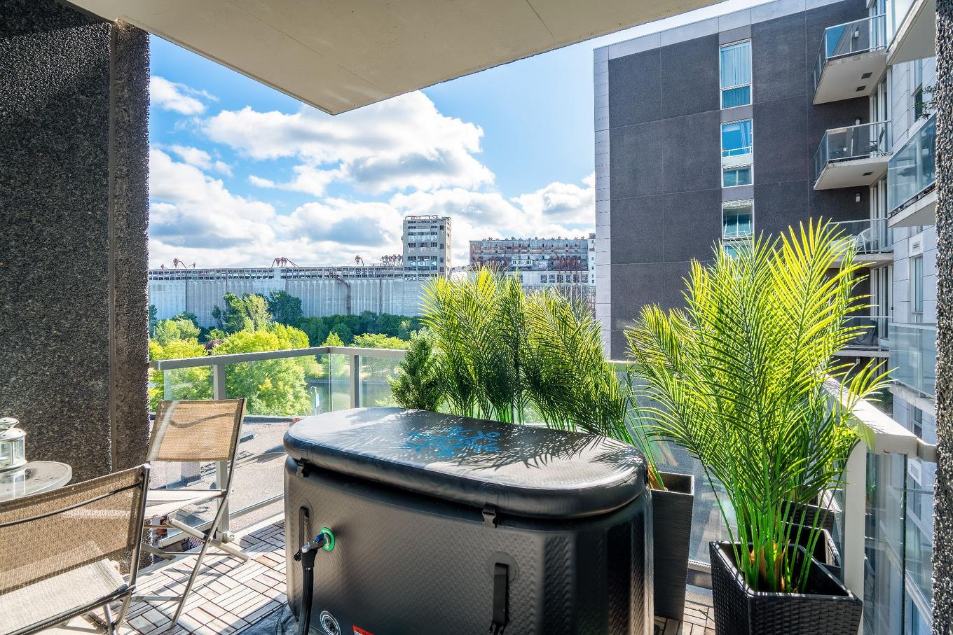 Patio - 613-711 Rue De La Commune O., Montréal (Ville-Marie), QC - Outdoor With Exterior