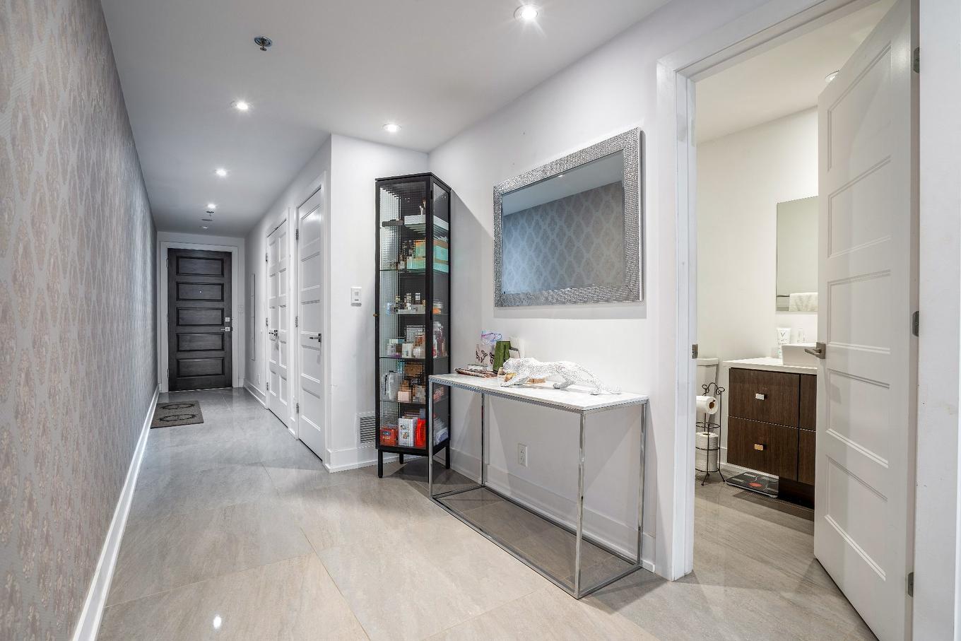 Hall - 613-711 Rue De La Commune O., Montréal (Ville-Marie), QC - Indoor Photo Showing Other Room