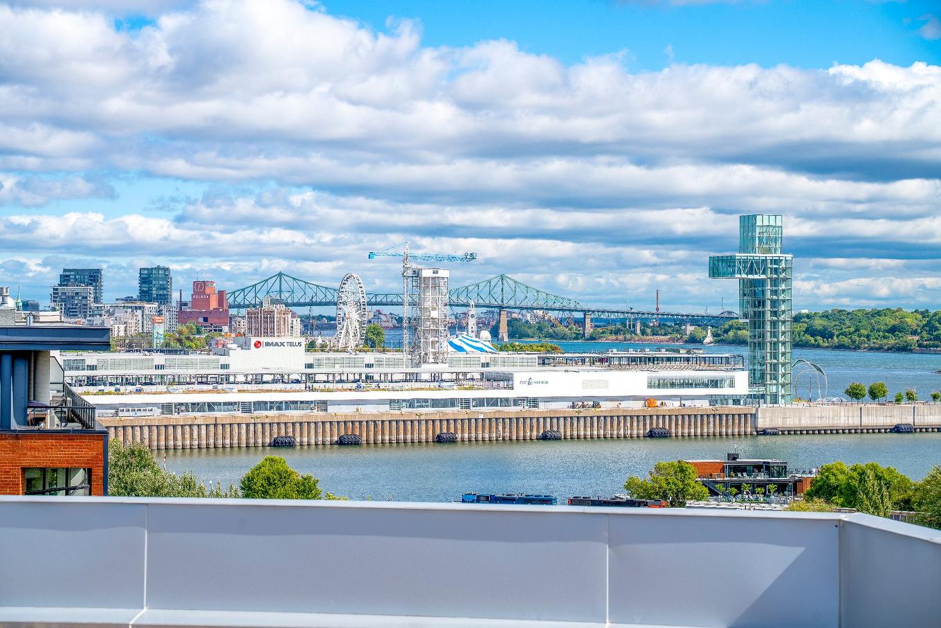 View - 613-711 Rue De La Commune O., Montréal (Ville-Marie), QC - Outdoor With Body Of Water With View