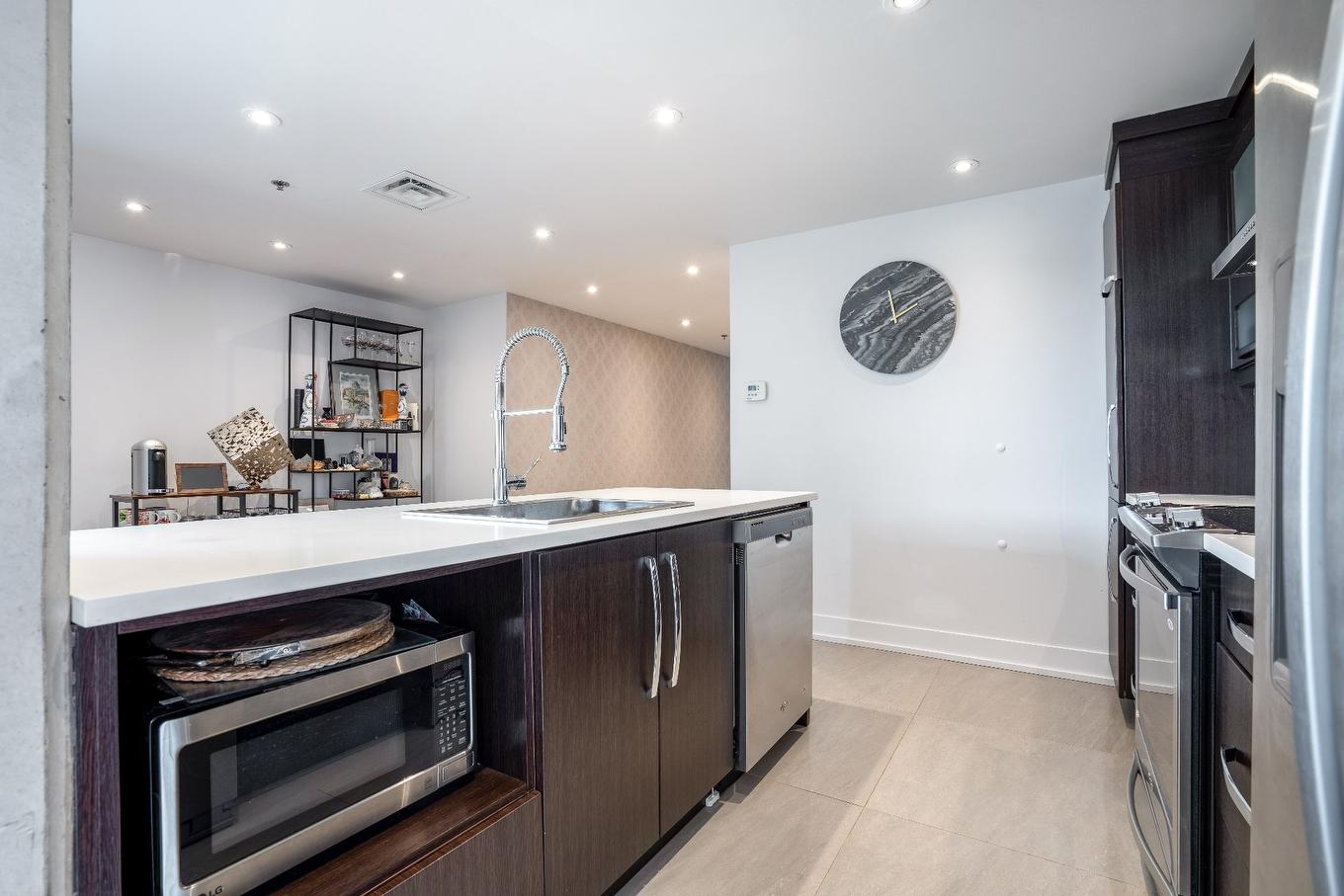 Kitchen - 613-711 Rue De La Commune O., Montréal (Ville-Marie), QC - Indoor Photo Showing Kitchen