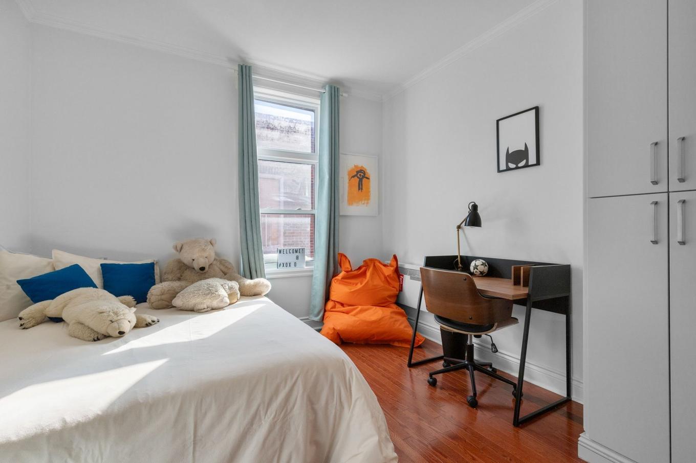 Chambre à coucher - 4-5830 Av. Du Parc, Montréal (Le Plateau-Mont-Royal), QC - Indoor Photo Showing Bedroom