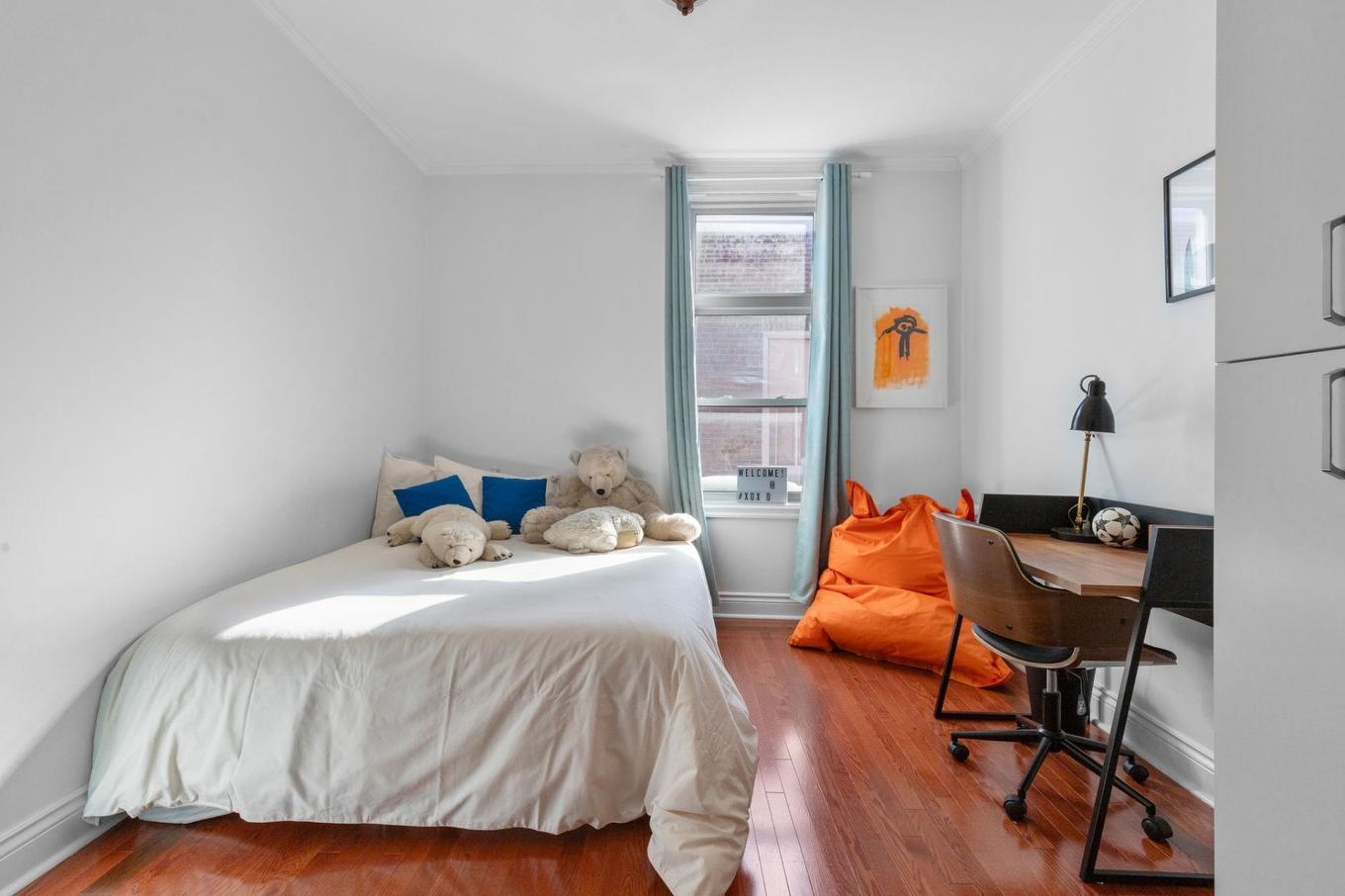 Chambre à coucher - 4-5830 Av. Du Parc, Montréal (Le Plateau-Mont-Royal), QC - Indoor Photo Showing Bedroom