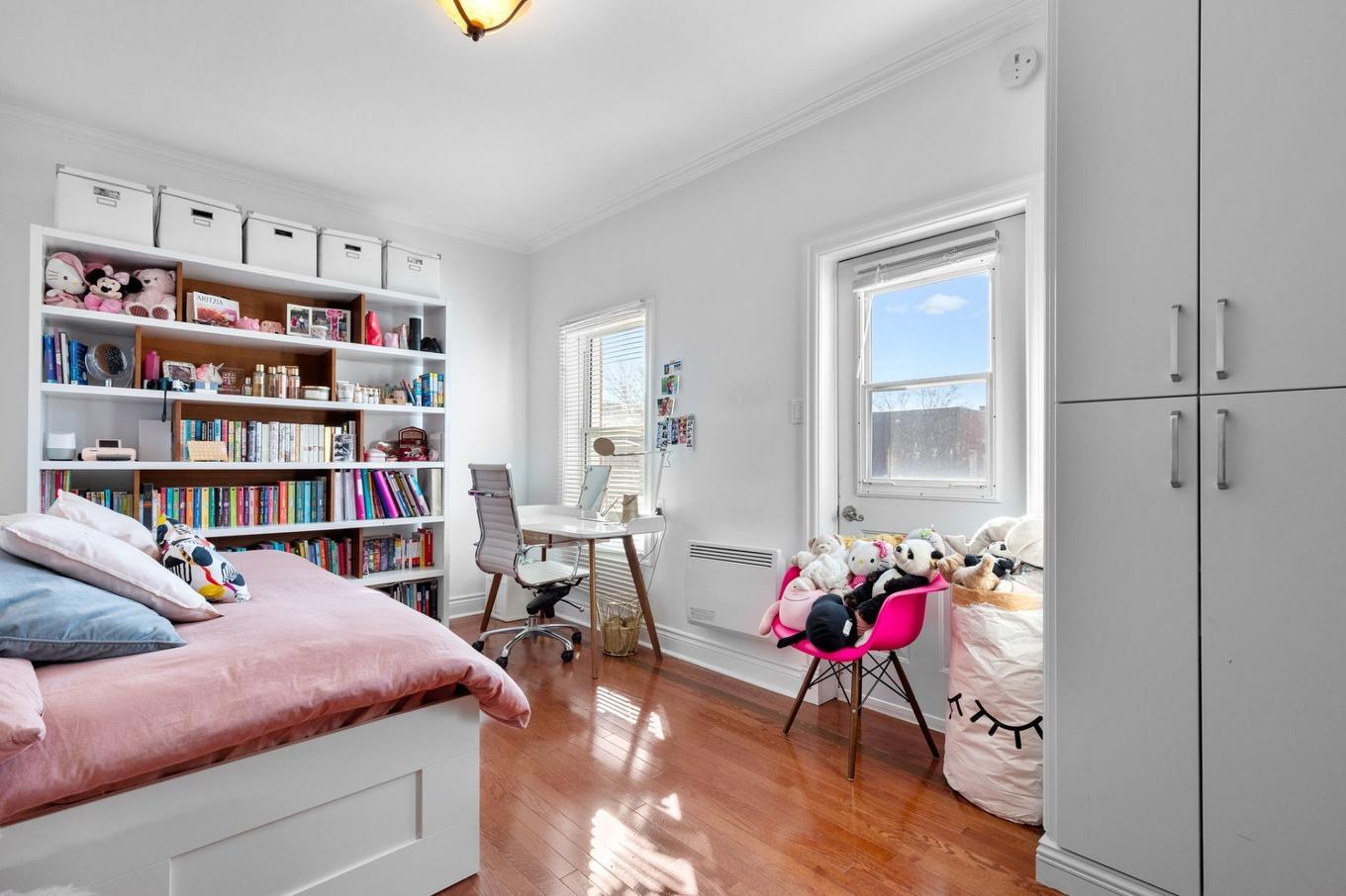 Chambre à coucher - 4-5830 Av. Du Parc, Montréal (Le Plateau-Mont-Royal), QC - Indoor Photo Showing Bedroom