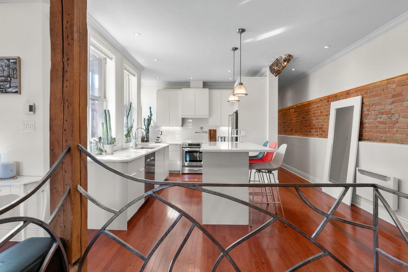 Cuisine - 4-5830 Av. Du Parc, Montréal (Le Plateau-Mont-Royal), QC - Indoor Photo Showing Kitchen With Upgraded Kitchen