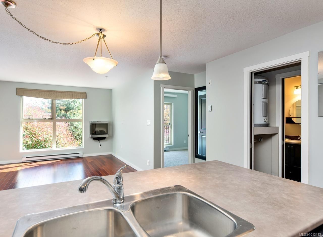 223-555 Franklyn St, Nanaimo, BC - Indoor Photo Showing Kitchen With Double Sink