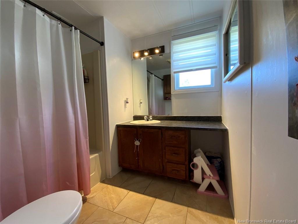 56 Le Paradis St, Saint-Jacques, NB