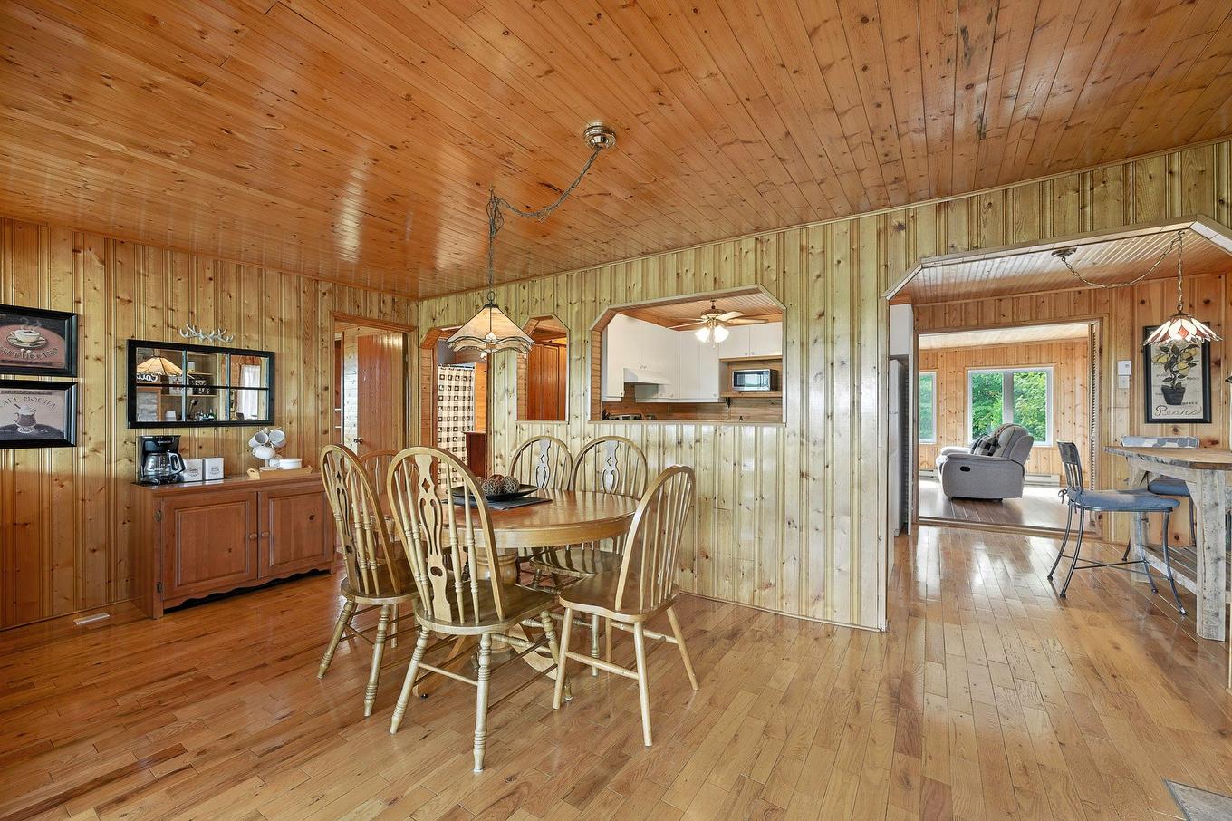 Salle à manger - 62 Ch. Lakeview, Saint-Adolphe-D'Howard, QC - Indoor Photo Showing Dining Room