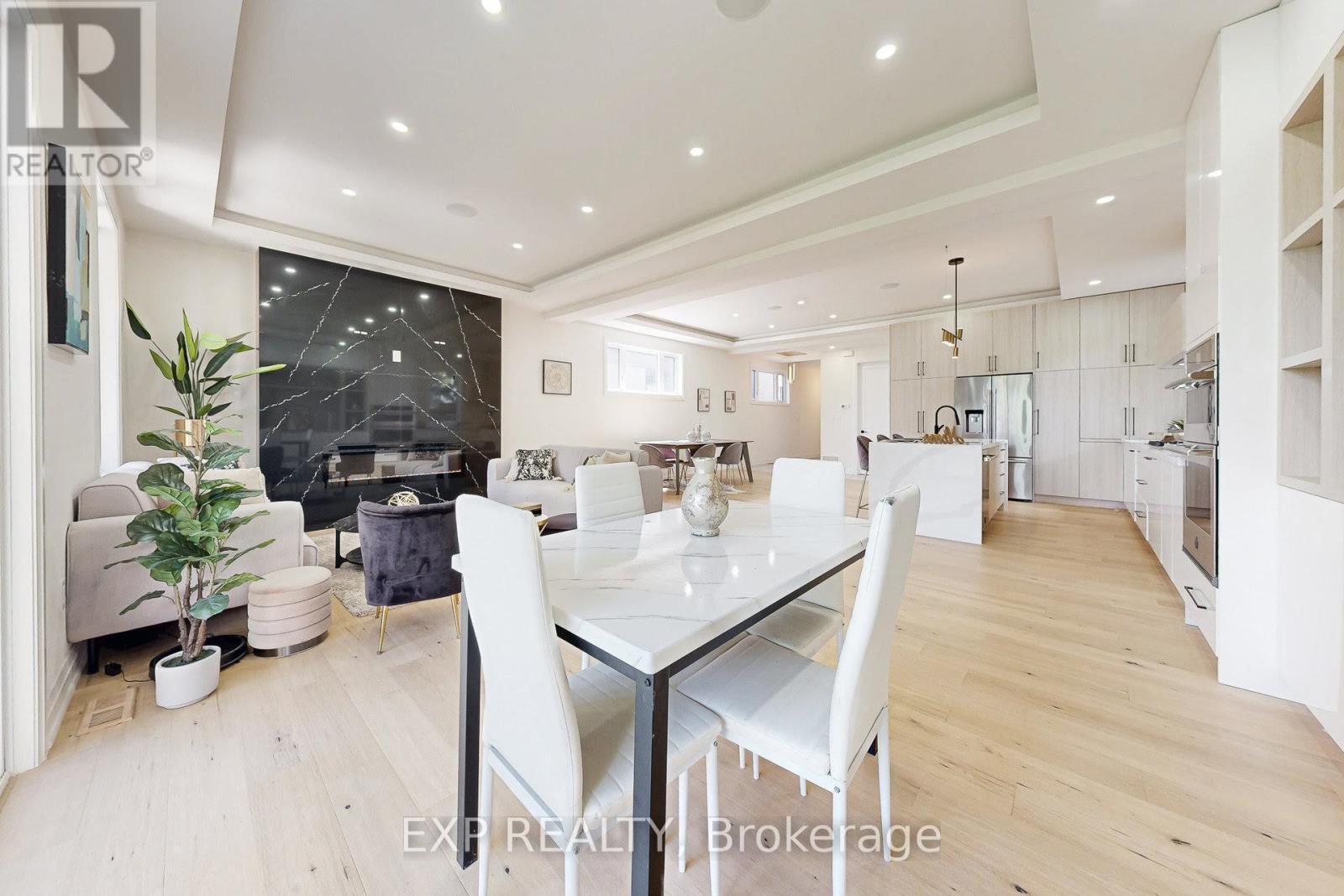 768 Montbeck Crescent, Mississauga, ON - Indoor Photo Showing Dining Room