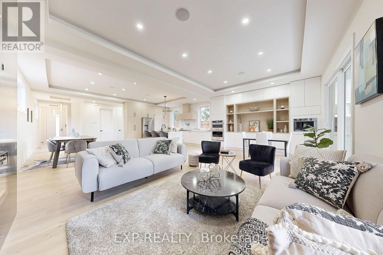 768 Montbeck Crescent, Mississauga, ON - Indoor Photo Showing Living Room