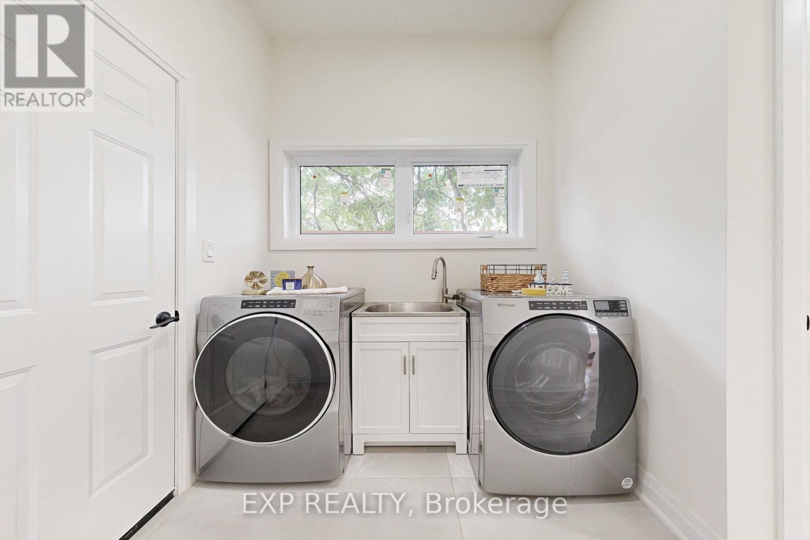 768 Montbeck Crescent, Mississauga, ON - Indoor Photo Showing Laundry Room