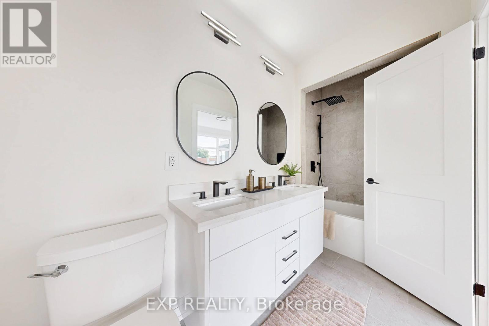 768 Montbeck Crescent, Mississauga, ON - Indoor Photo Showing Bathroom