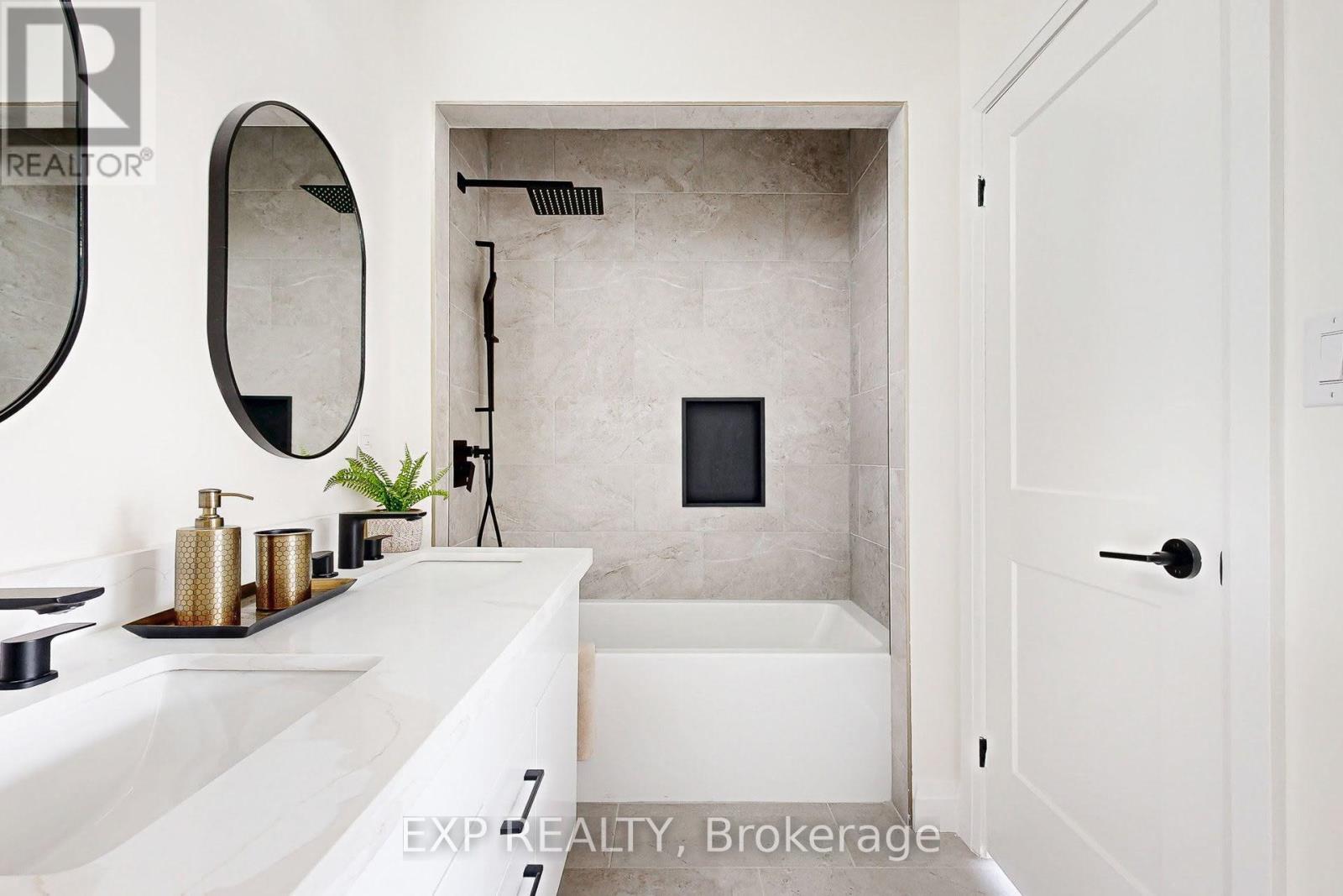 768 Montbeck Crescent, Mississauga, ON - Indoor