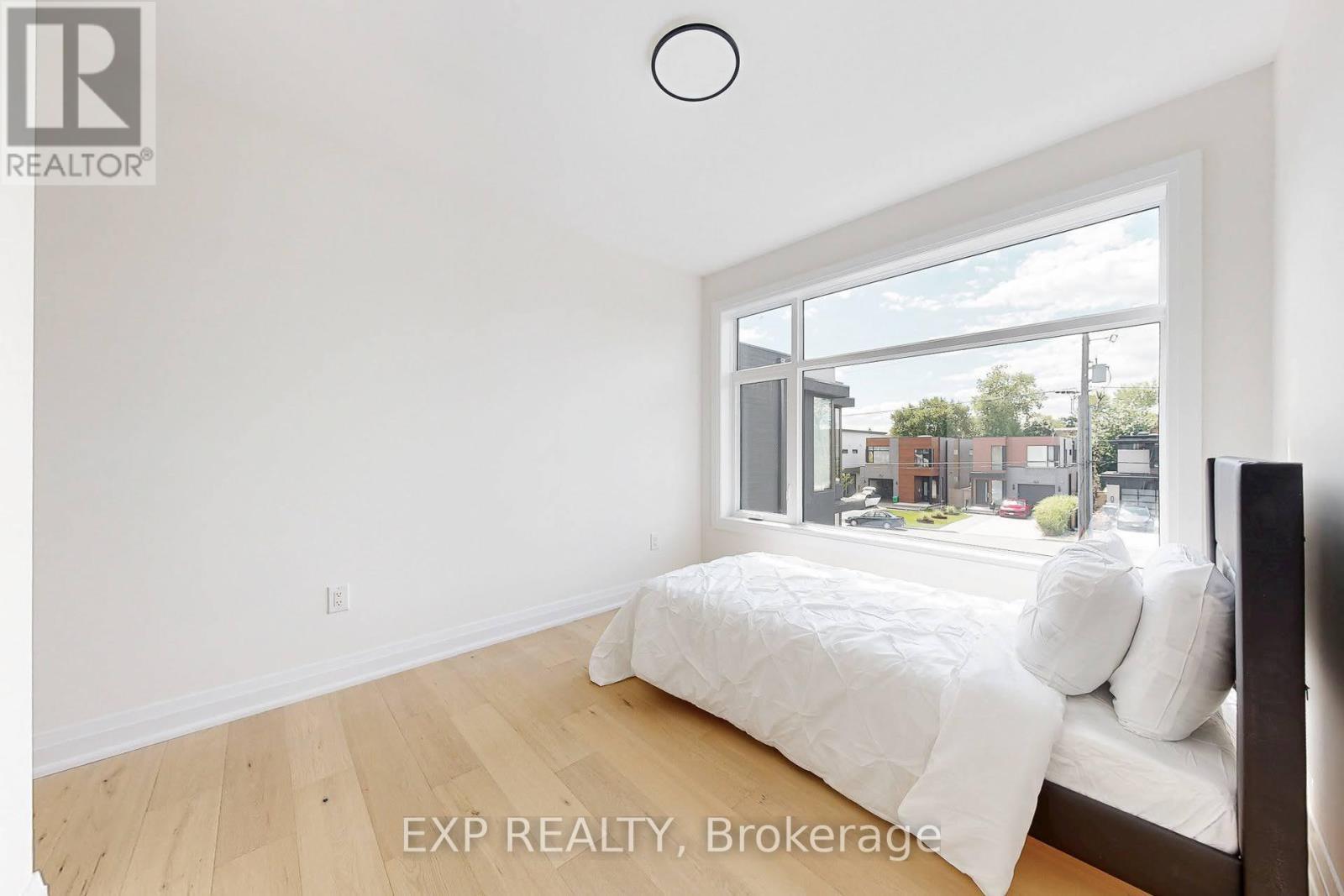 768 Montbeck Crescent, Mississauga, ON - Indoor Photo Showing Bedroom