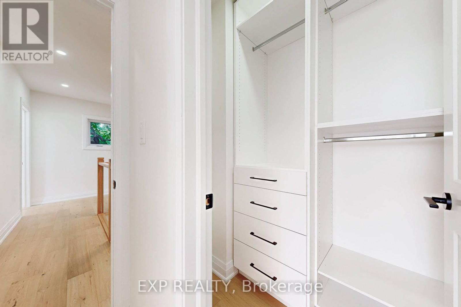 768 Montbeck Crescent, Mississauga, ON - Indoor