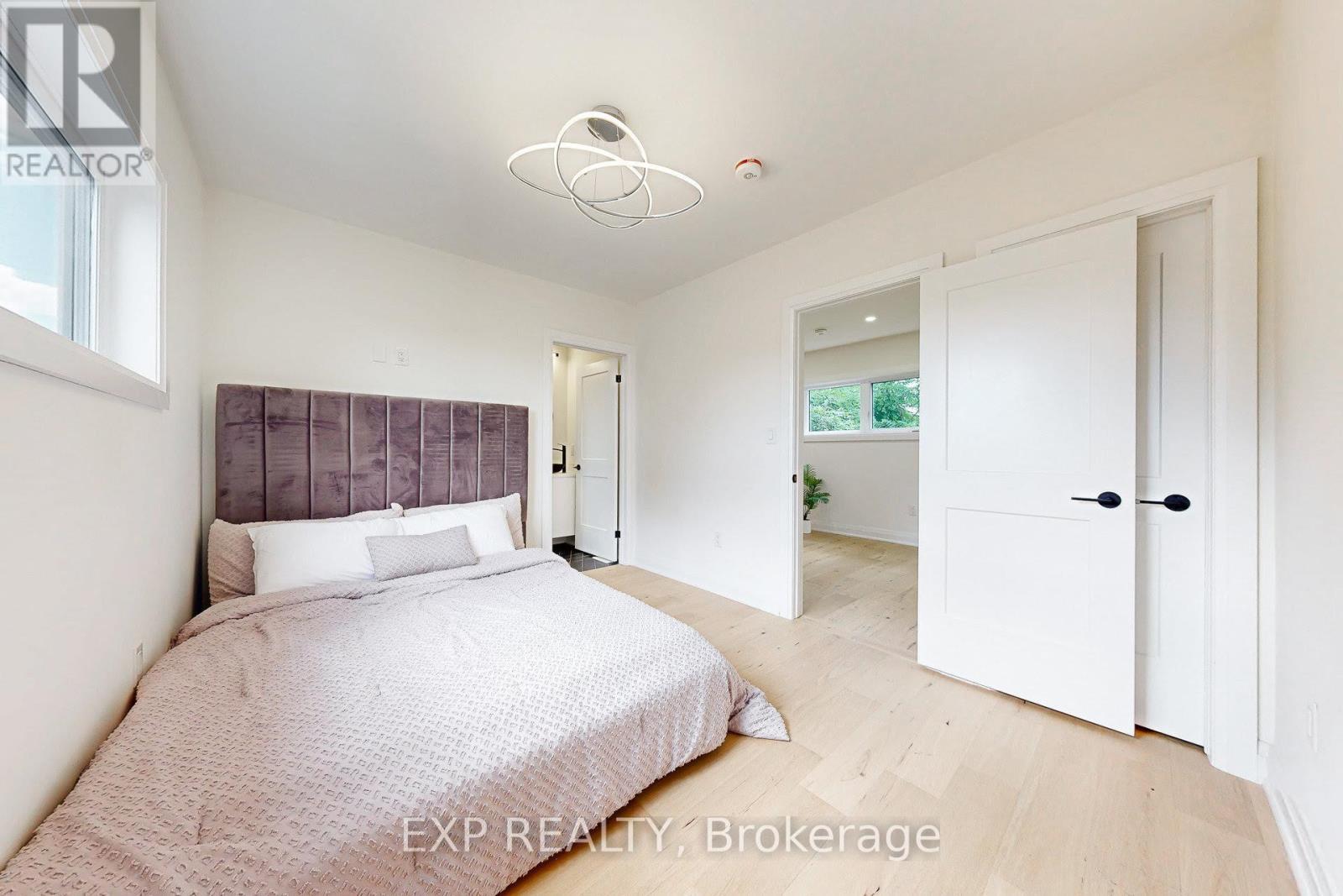 768 Montbeck Crescent, Mississauga, ON - Indoor Photo Showing Bedroom