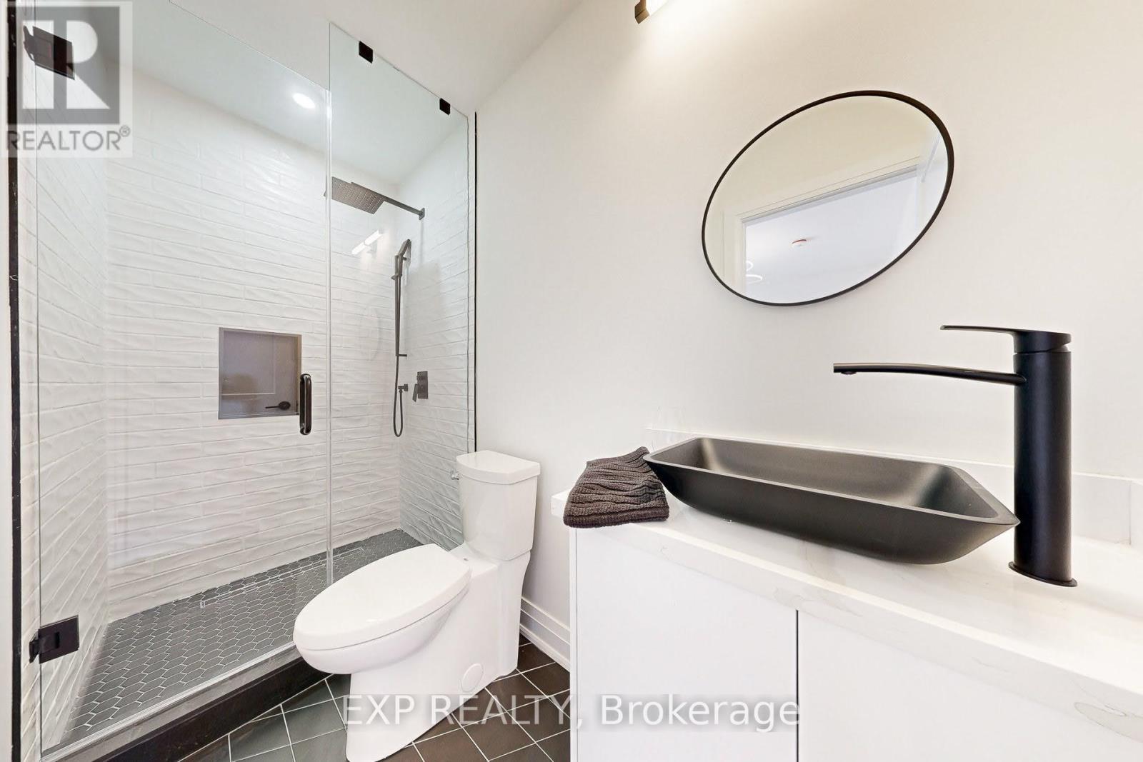 768 Montbeck Crescent, Mississauga, ON - Indoor Photo Showing Bathroom
