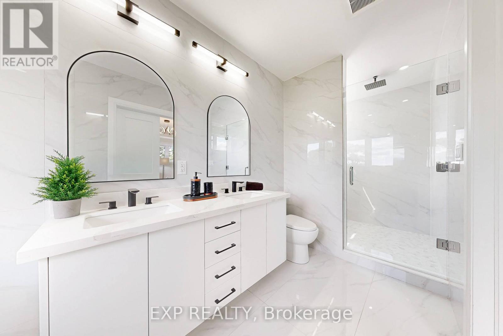 768 Montbeck Crescent, Mississauga, ON - Indoor Photo Showing Bathroom
